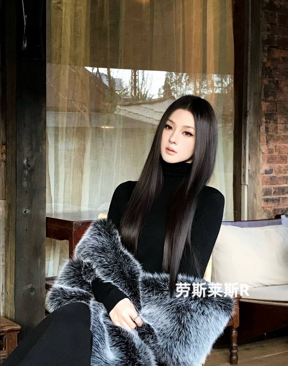 成都外围形象图片，呈现休闲商务场景参考